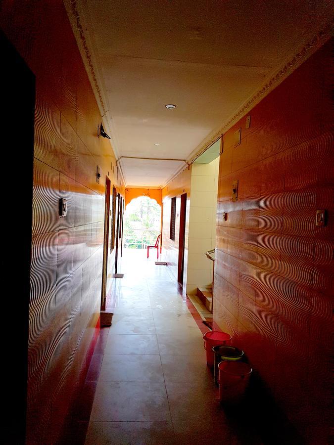 Hotel Swarg Puri Bagian luar foto